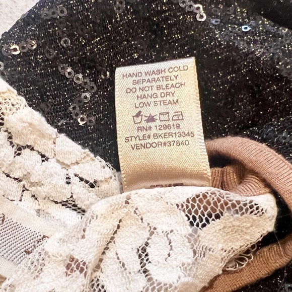 BKE Buckle floral lace sequin stretchy scoop neck elbow sleeve top… - Picture 6 of 9